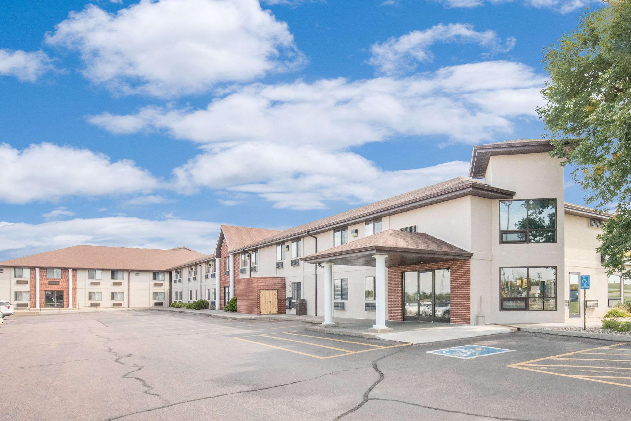 Days Inn By Wyndham Mitchell Sd Exterior foto